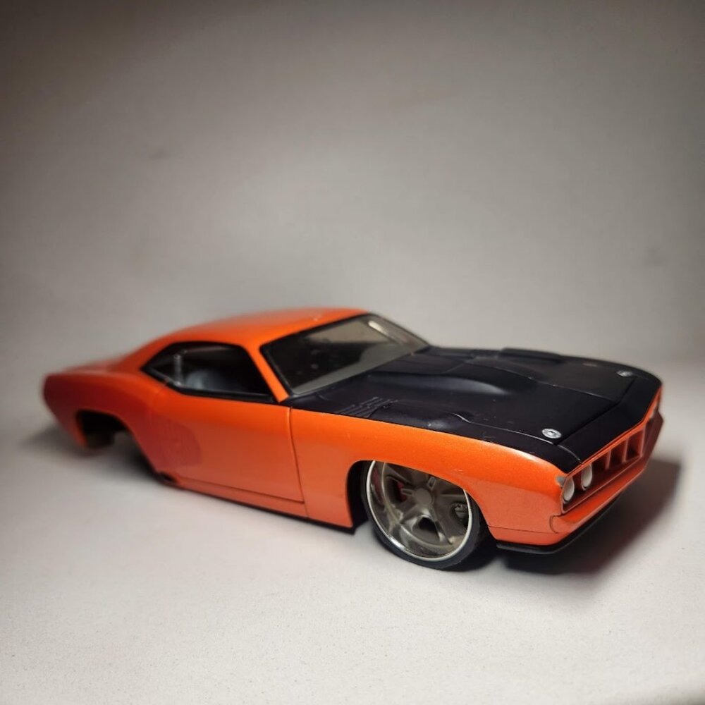 1971 Hot Wheels 1/24 Scale '71 Plymouth Barracuda Car Collectible Vehicle Mattel
